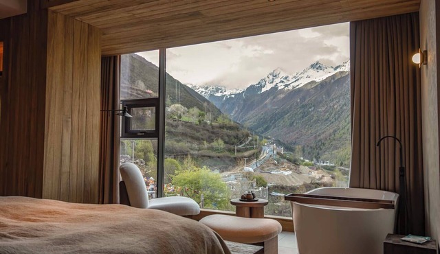Siguniang Mountain Star Moon Cliff Hotel