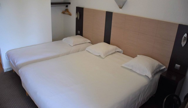 Silent Modern Retreat 1.2 mi to Musee Granet: Great for Culture Sightseeing