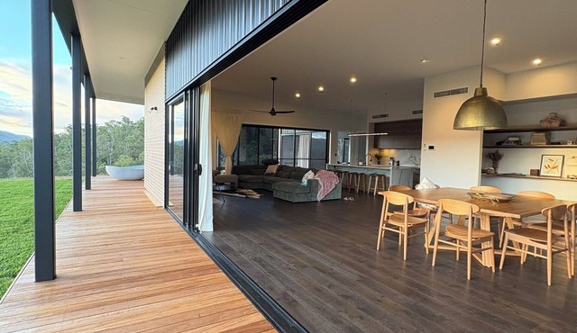 Silk & Oak – Peaceful Scenic Rim Retreat with Nature at Your Door