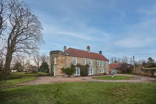 Silton Hall - Grade II Hall & Swimming Pool