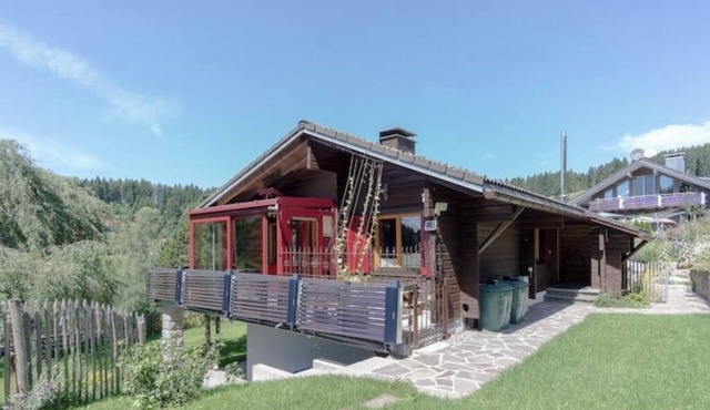 Silva Nigra chalet for 4 by the pond - peaceful time out on the edge of the forest with an Alpine view