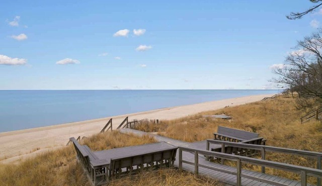 Silver Lake Dunes Retreat | 7BR + Game Room