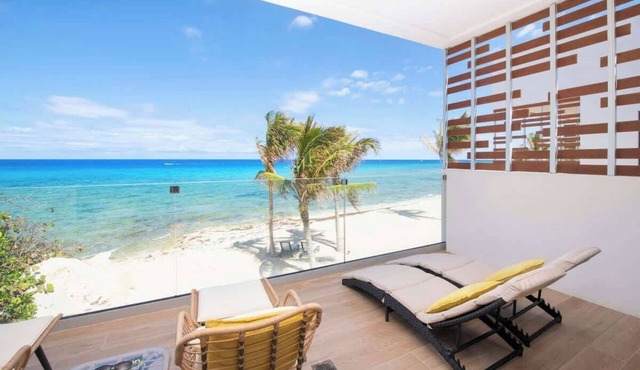 Silver Reef #2 - 2 BR LUXE Oceanfront & Pool