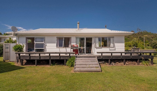 Silver Sands - Cooks Beach Holiday Home