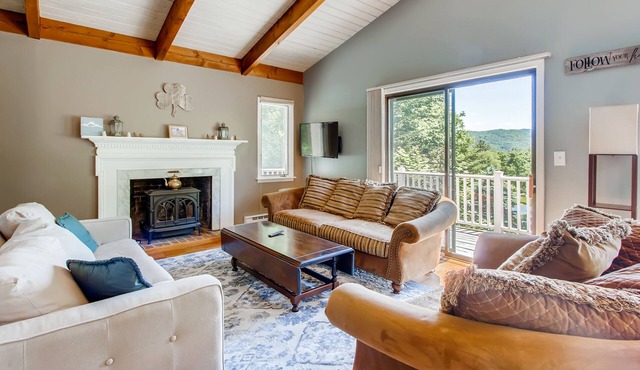 Silver Spring Chalet – Spacious 4BR Retreat in Killington Region, Pittsfield, VT, Sleeps 11
