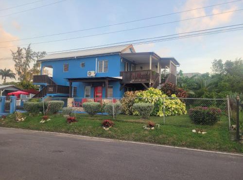 Silverbuttons Apartments & Eats