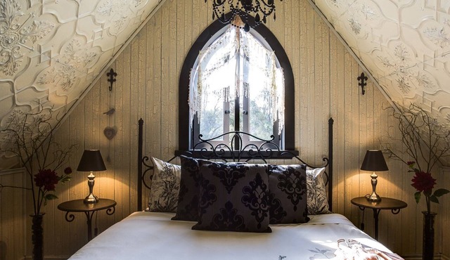 Silverleaf Cottage - a romantic getaway for two