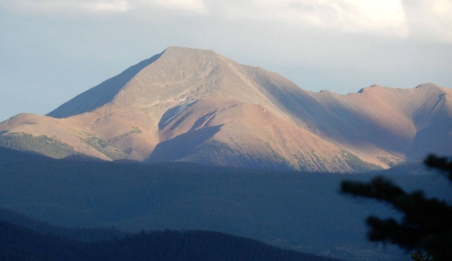 Silverthorne Wildernest Retreat Stunning Views, Private Hot Tub and Pet Friendly