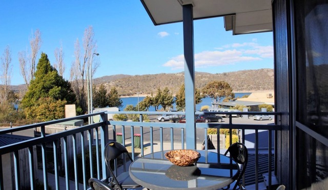 Silvertrees 5 - Central 3BR Townhouse l Lake Views l Spa l BBQ l WiFi
