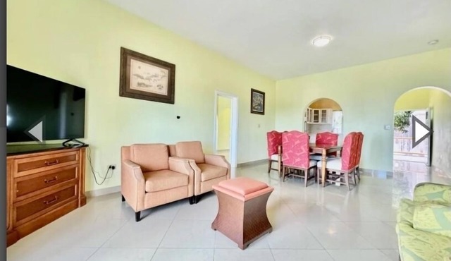 Simby D'lo A Presidential House Spectacular View.Pack up your luggage n move in.