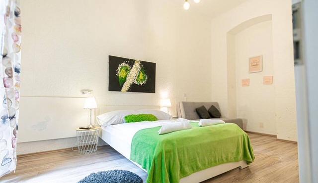 Simple Apt. w/full kitchen Wiener Stadthalle 3