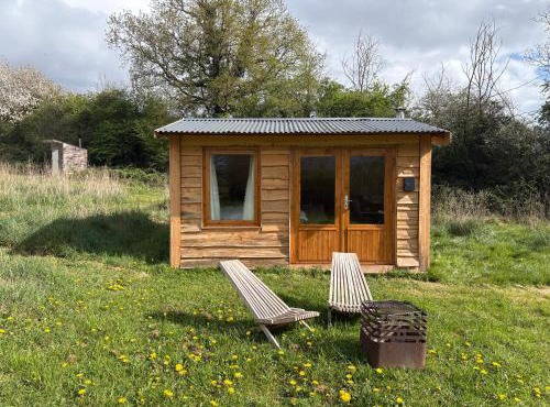 Simple Basketmakers Hut Cabin for Two
