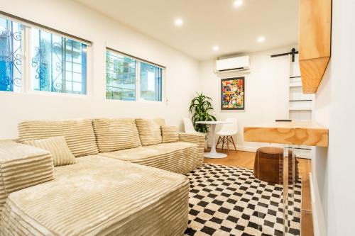 Simple La Jolla 2 bedroom - Alley Unit