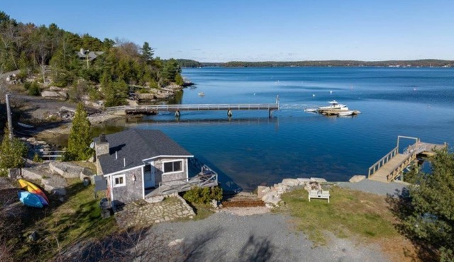 Simple Pleasures - A quaint cottage on the water's edge