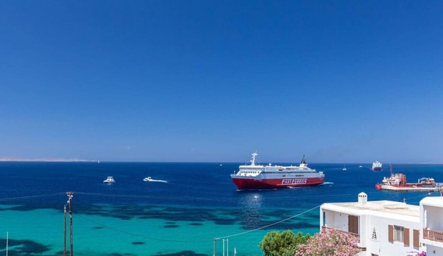Simplicity, elegance and minimalism in Mykonos