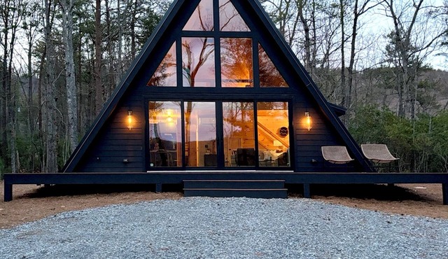 Simplicity has "A" style of its own! Secluded mountain retreat in East Ellijay