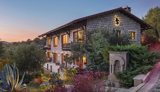 Simurg Inn