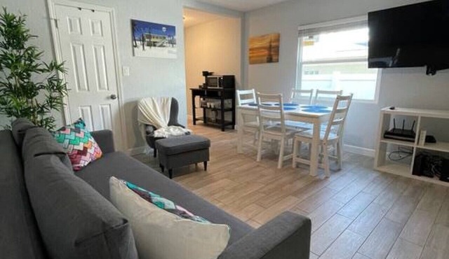 Single Family House portion in St Petersburg FL Unit B