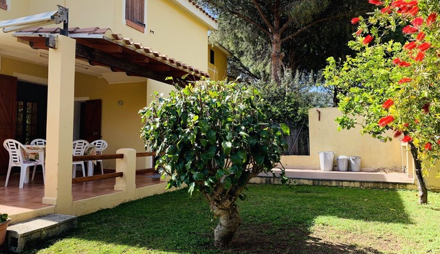 SINGLE FAMILY VILLA WITH GARDEN NEAR THE BEACH! 🏖