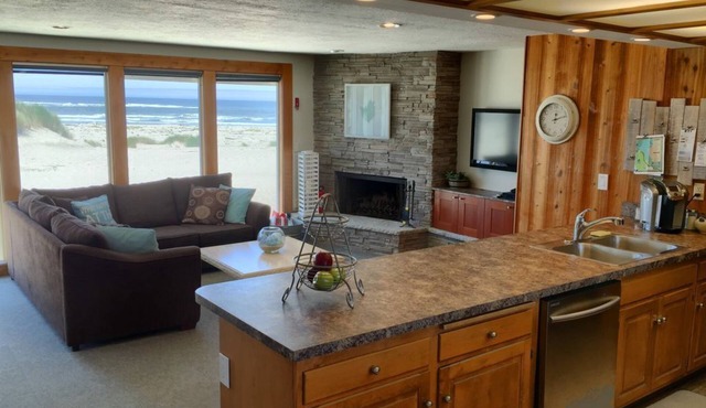 Single Level, 2 King suites, on the beach, with 36" wide doors for accessibility