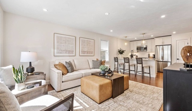 Single Level 2BR Townhouse with Private Garage in Auburn, MA - 4mi to Worcester