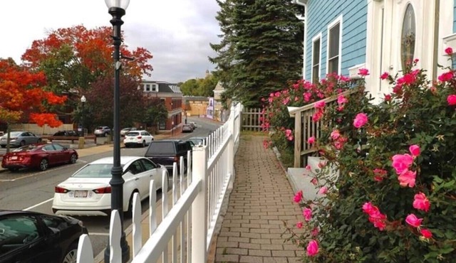 Single Level Home - Steps to Downtown Gloucester & A/C throughout