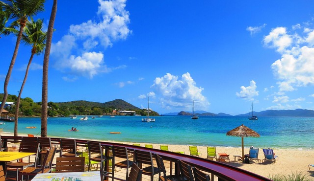 Single Level Villa 4 rooms, 45 seconds to beach, wi-fi included.