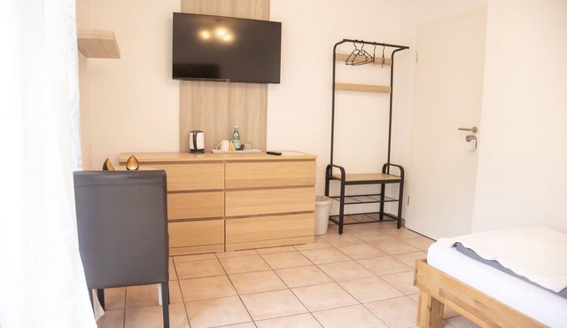Single room-Classic-Shared Bathroom-No view-Gemeinschaftsbad