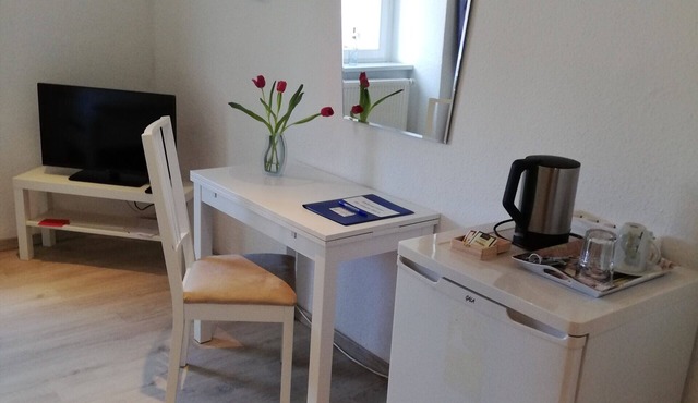 Single room-Classic-Private Bathroom-Street View