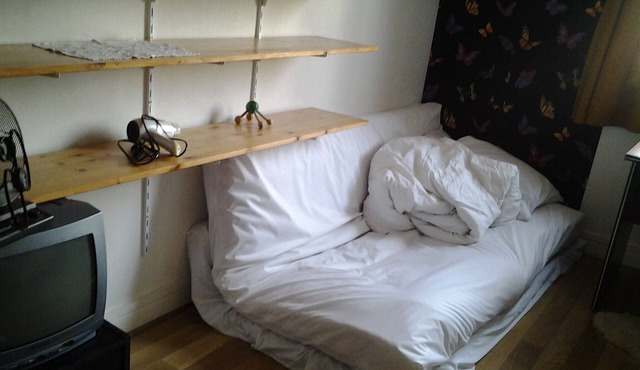 SINGLE ROOM