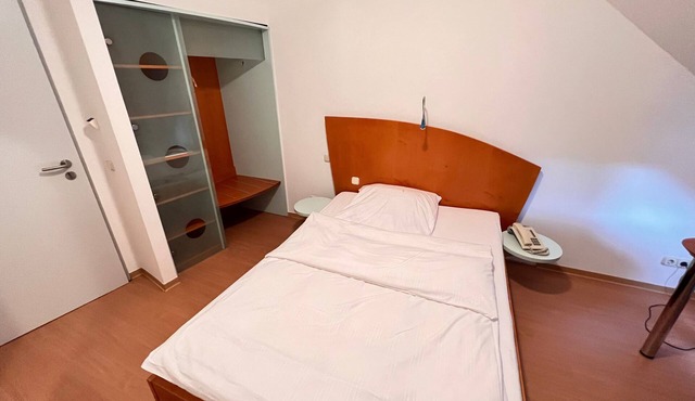 Single room - Mainstreet Hotel
