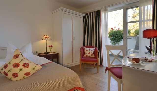 Single room Pfaffenberg with balcony, 18 sqm, bathroom with shower