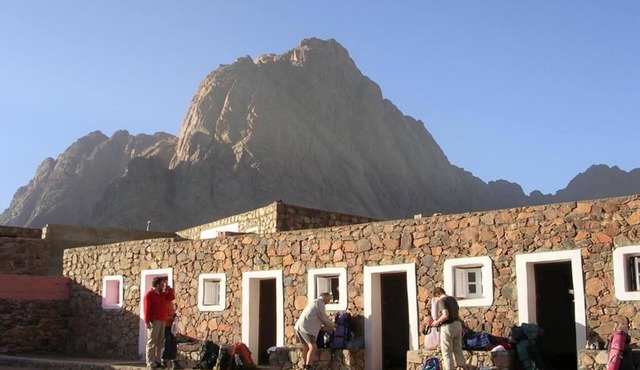 Single Room with Private Bathroom - Sheikh Mousa Bedouin campnn