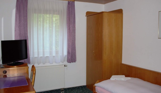 Single room with shower and WC