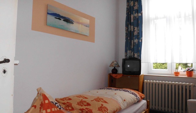 Single room with shared bathroom on the floor - Private room - P. Krol