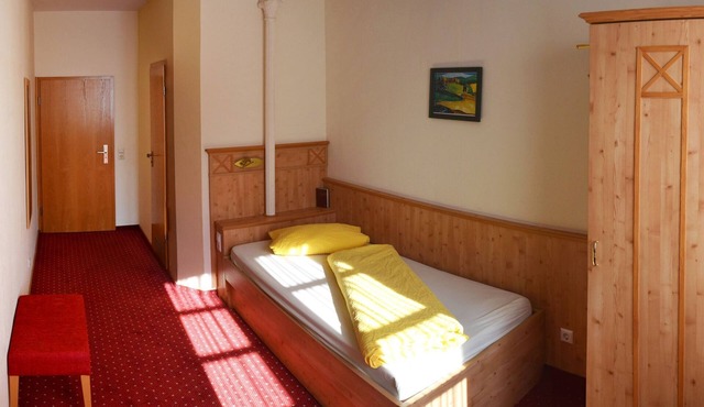 Single room, with shower/WC, max. 1 person