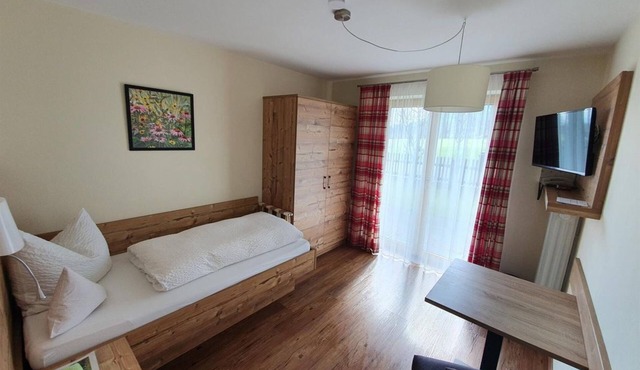 Single room with terrace - Gästehaus Alpina