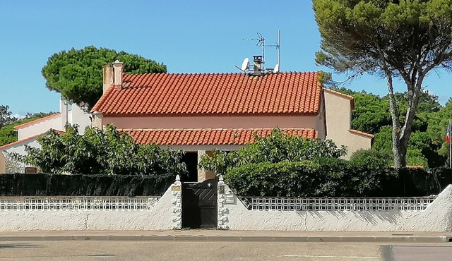 Single-storey villa 3 min walk from the beach Pets welcome (Max. 1)