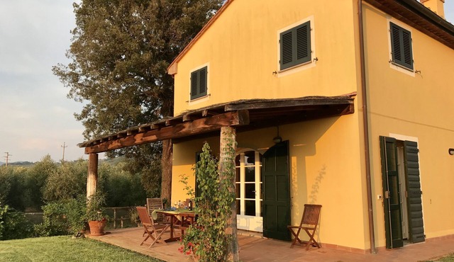 Single villa with swimming pool on the Bolgheri wine route.