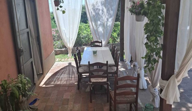 Single villa from the 1800s of 250 square meters completely renovated. Sea view.