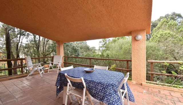 Single villa with 3 rooms and large garden
