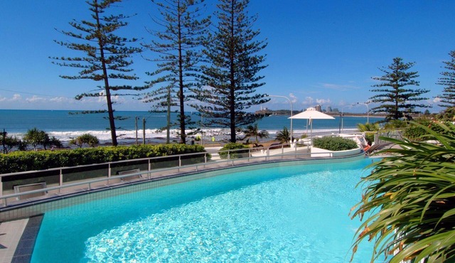 Sirocco 201 by G1 Holidays - Large Five Bedroom Beachfront Apartment in Sirocco Resort