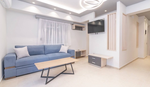 SithoniaRS Luxury Ground Floor Apartment With Private Garden