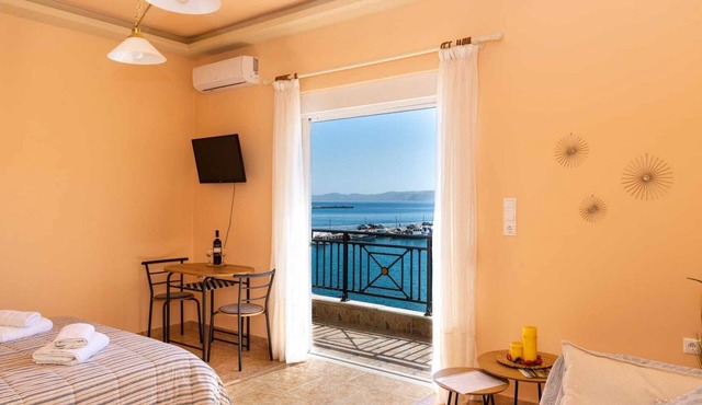 Sitia Old Port studio - 3min walk to beach - AC - WIFI