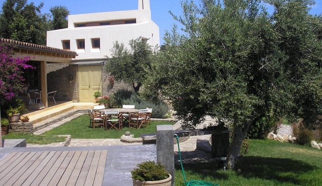 Situated at a panoramic location in the middle of vineyards and olive groves