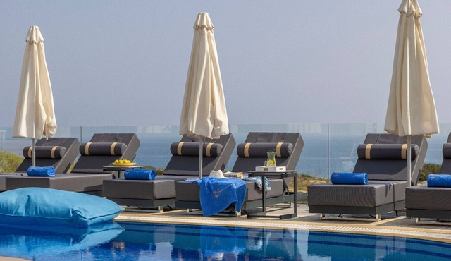 Situated in a quiet development, this front line villa has views to die for