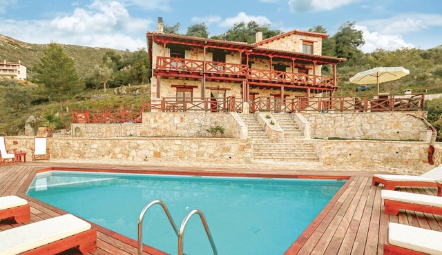 Situated in the northern part of the Peloponnese, this villa welcomes its guests in Akrata, a beauti