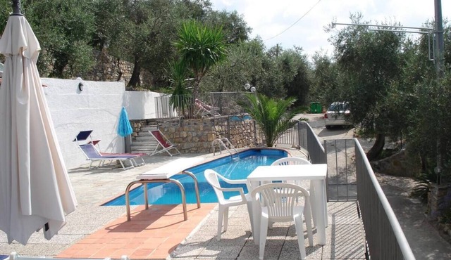Six - Accommodation under pool with panoramic view, among olive trees, sea 15 km away