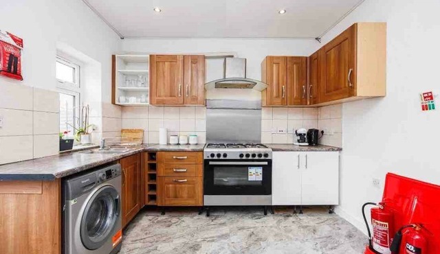 Six Bedroom House Shortlets express