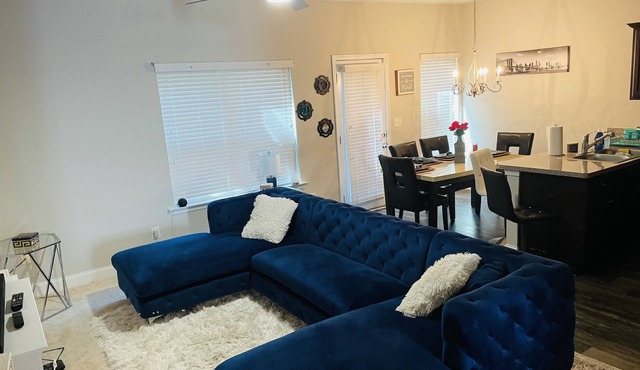 Six Flags Modern Town Home 3 min away from Six flags, Min away from Atlanta